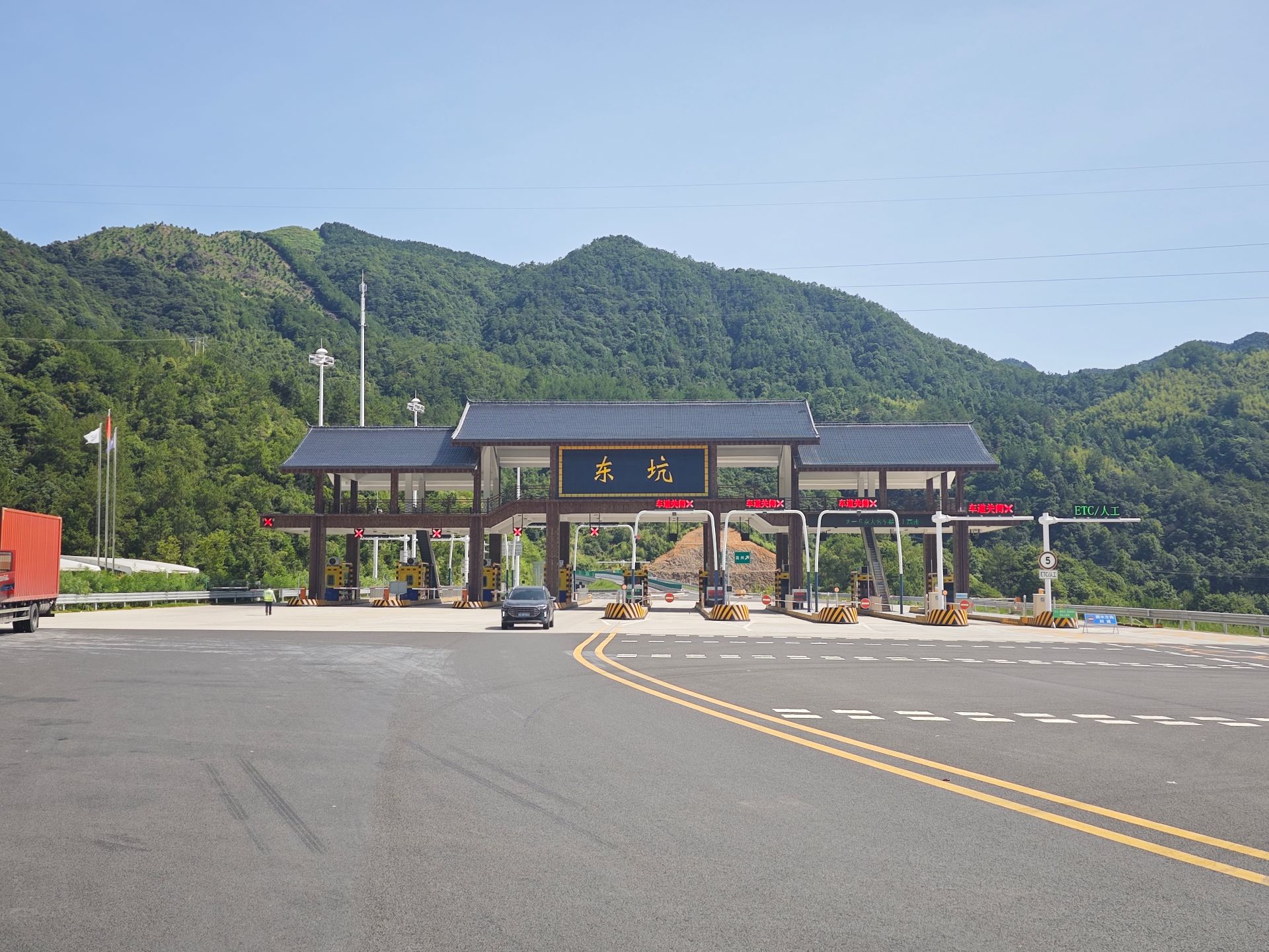东坑收费站