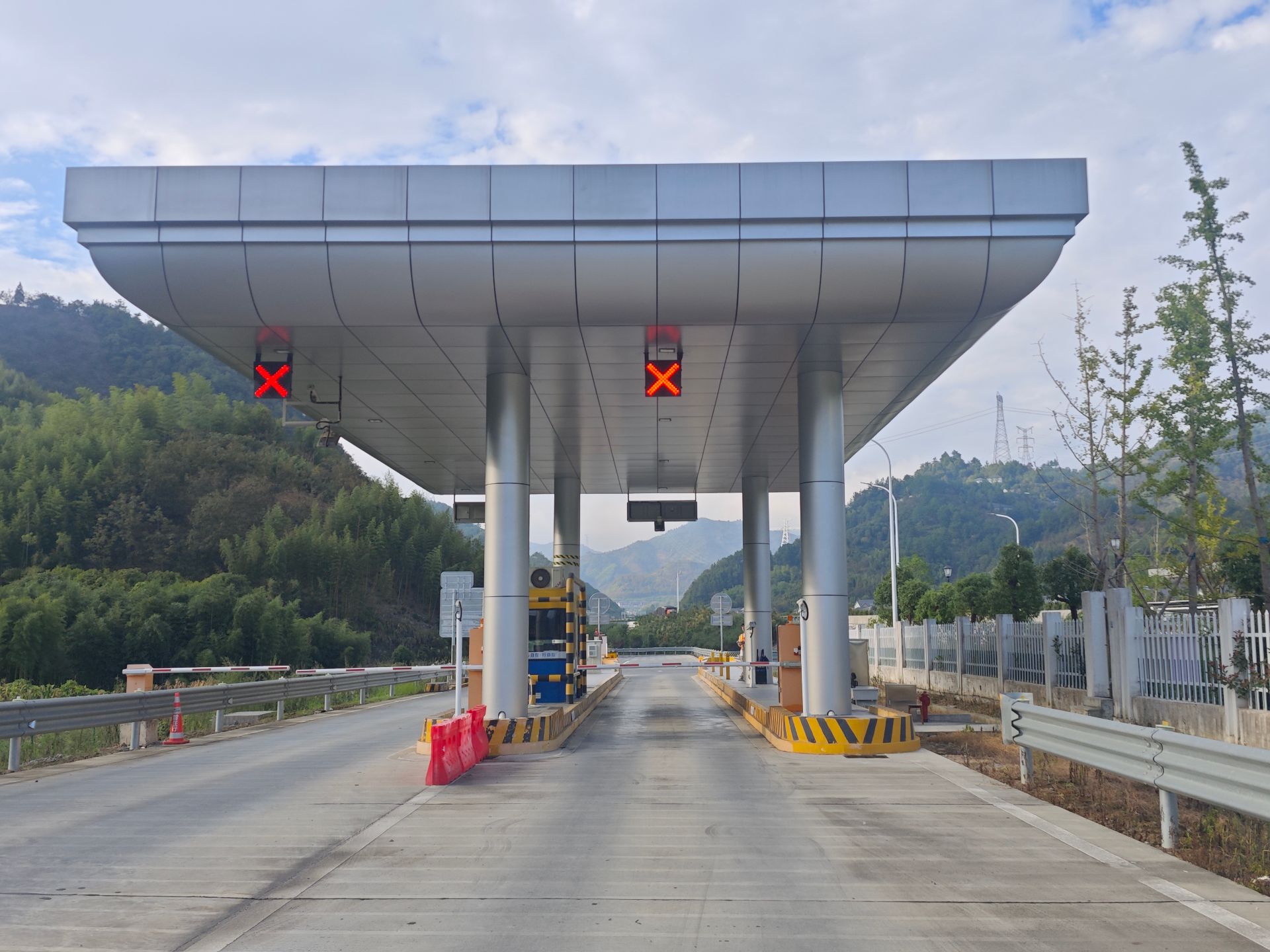 横路收费站